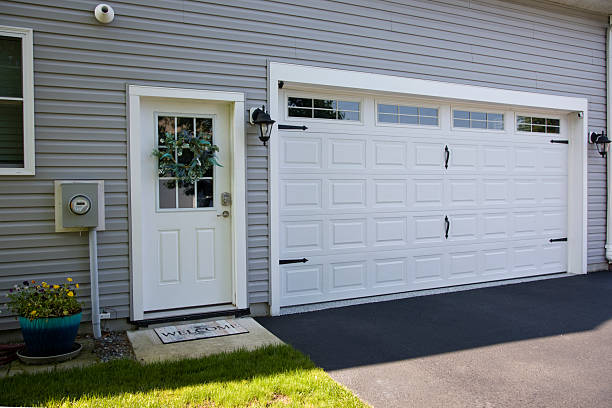 24/7 Emergency Garage Door Panel Replacement experts in Benton County County, IA
